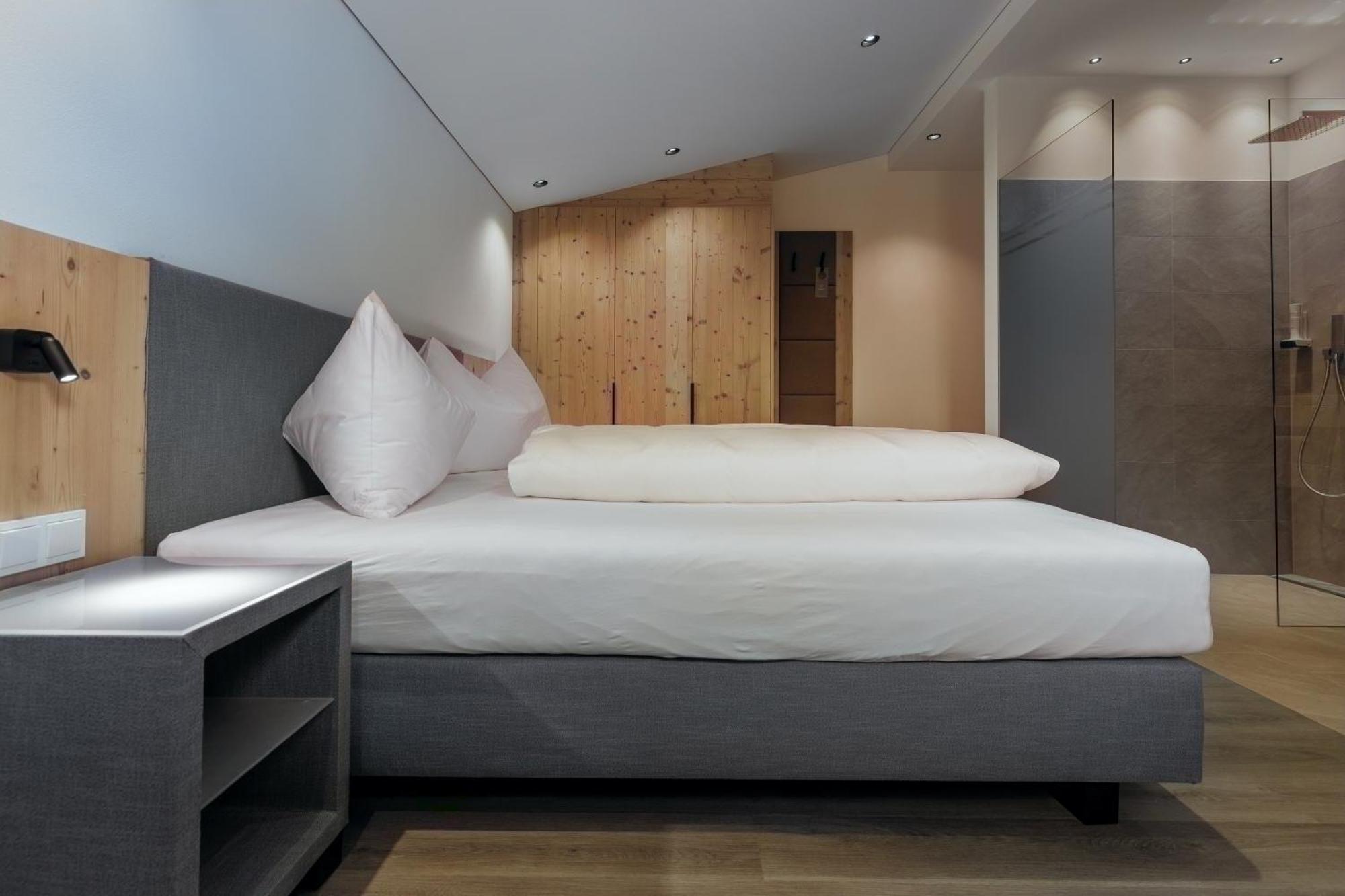 Hotel Alpenrose سان فالنتينو أللا موتا المظهر الخارجي الصورة