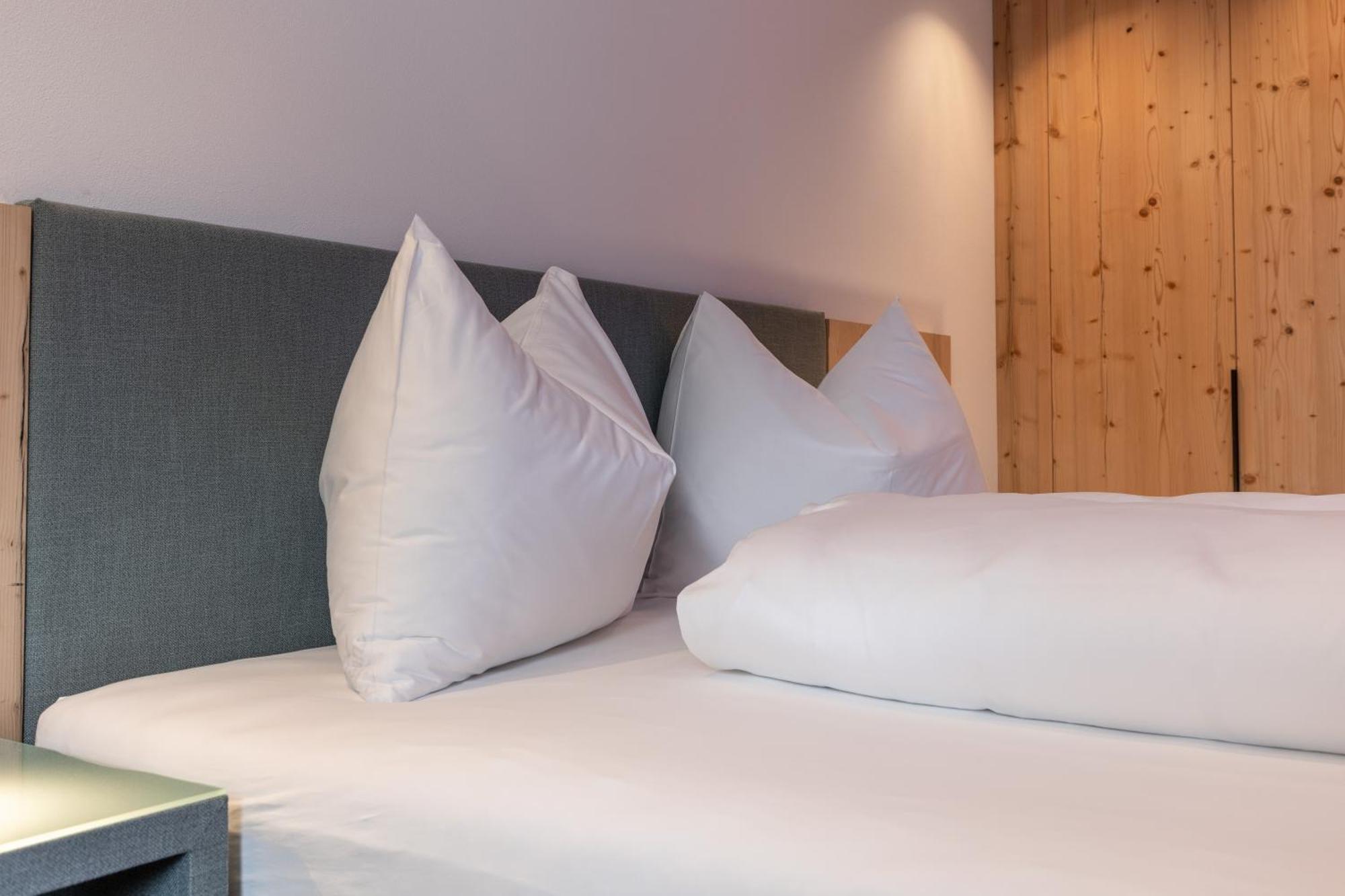 Hotel Alpenrose سان فالنتينو أللا موتا الغرفة الصورة